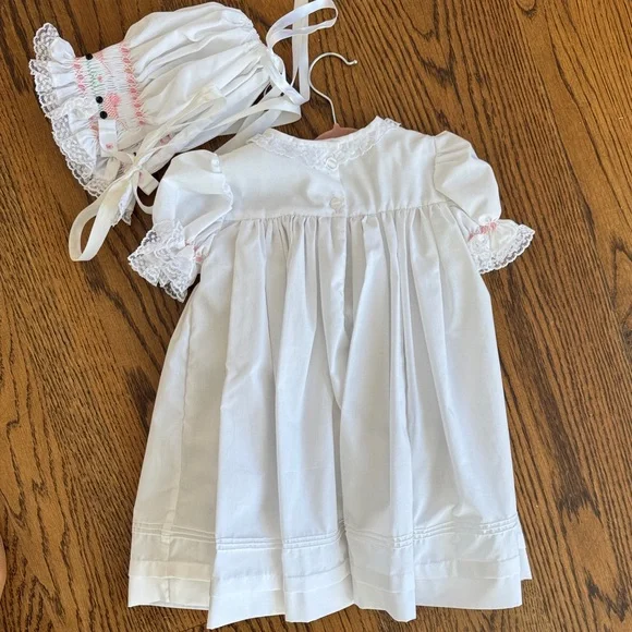 Smocked Baby Dress with Bonnet Carriage Big Sister - Picture 2 of 2